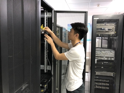 珠海空管站通信枢纽室顺利完成通航服务站CNMS终端安装，技术保障再上新台阶